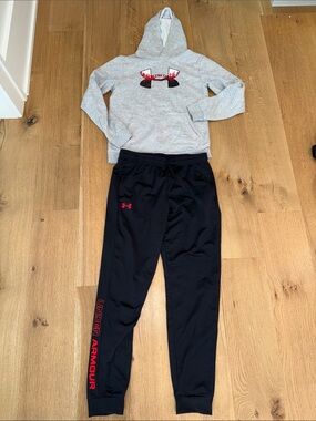 Under Armour Boys hooded sweatshirt youth Large + Black Joggers Red Logo XL